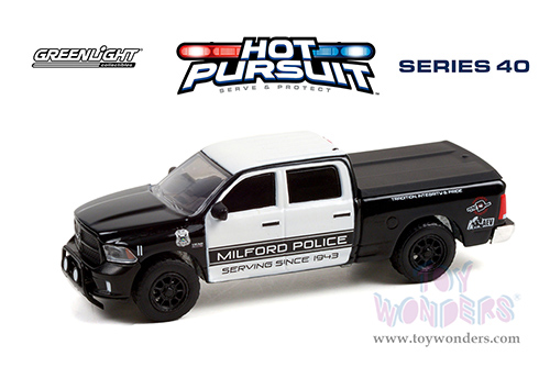 Greenlight - Hot Pursuit Series 40 | Ram 1500 SSV 4x4 Pickup Truck with Bed Cover "Serving Since 1943" "Milford Police Department" (Michigan) (2017, 1/64 scale diecast model car, White and Black) 42980E/48