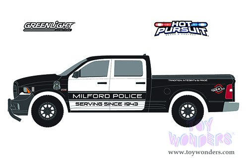 Greenlight - Hot Pursuit Series 40 | Ram 1500 SSV 4x4 Pickup Truck with Bed Cover "Serving Since 1943" "Milford Police Department" (Michigan) (2017, 1/64 scale diecast model car, White and Black) 42980E/48