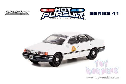 Greenlight - Hot Pursuit Series 41 | Ford Taurus Police - Utah Highway Patrol (1990, 1/64 scale diecast model car, White) 42990A/48