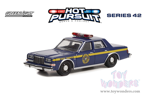 Greenlight - Hot Pursuit Series 42 | Dodge Diplomat - New York State Police State Trooper (1985, 1/64 scale diecast model car, blue with yellow stripes) 43000A/48