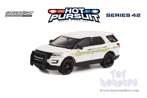Greenlight - Hot Pursuit Series 42 | Ford Police Interceptor Utility - City of North Pole, Alaska Police (2017, 1/64 scale diecast model car, white) 43000C/48