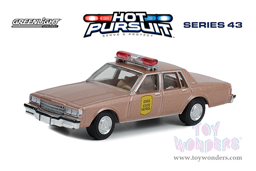 Greenlight - Hot Pursuit Series 43 | Chevrolet® Caprice "Iowa State Patrol" (1987, 1/64 scale diecast model car, Beige Metallic) 43010B/48