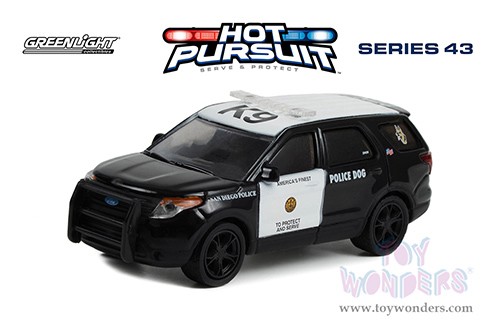 Greenlight - Hot Pursuit Series 43 | Ford Police Interceptor Utility "San Diego Police K9 Unit, San Diego, California" (2015, 1/64 scale diecast model car, Black and White) 43010E/48