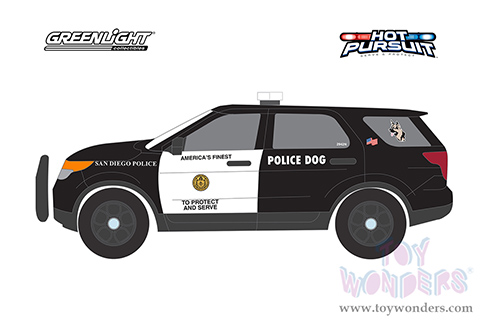 Greenlight - Hot Pursuit Series 43 | Ford Police Interceptor Utility "San Diego Police K9 Unit, San Diego, California" (2015, 1/64 scale diecast model car, Black and White) 43010E/48