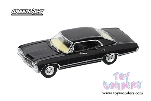 Greenlight Hollywood - Supernatural TV Show Chevrolet&reg; Impala&trade; Sport Sedan (1967, 1/64 scale die cast model car, Black) 44692/48