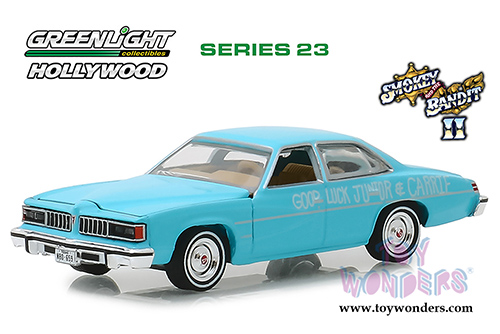 Greenlight - Hollywood Series 23 | Smokey and the Bandit II (1980) Wedding Car Pontiac LeMans (1977, 1/64 scale diecast model car, Blue) 44830B/48