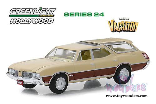 Greenlight - Hollywood Series 24 | Oldsmobile Vista Cruiser - National Lampoon's Vacation (1970, 1/64 scale diecast model car, Cream) 44840E/48