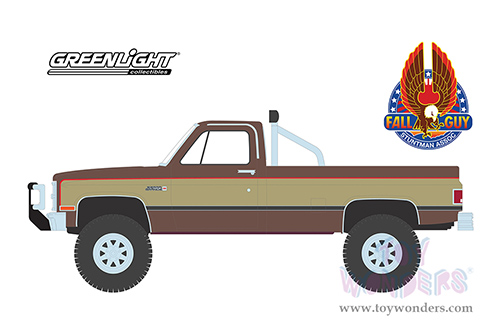 Greenlight - Hollywood Series 26 | The Fall Guy GMC K-2500 - Fall Guy Stuntman Association (1982, 1/64 scale diecast model car, Brown/Beige) 44860F/48