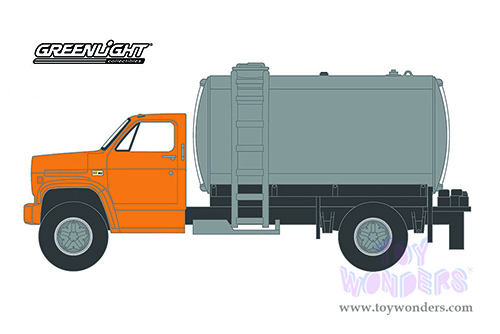 Greenlight - S.D. Trucks Series 14 | Chevrolet&reg; C-60 Fertilizer Truck (1982, 1/64 scale diecast model car, Orange/Silver) 45140A/48