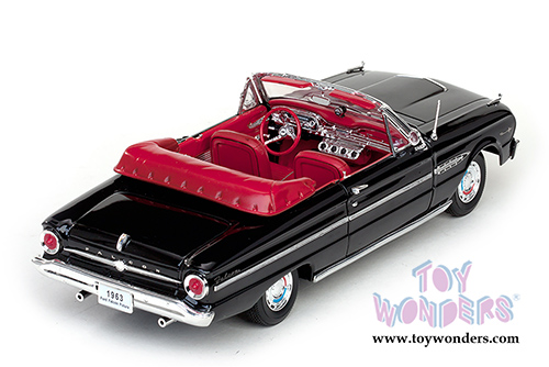 Sun Star USA - Ford Falcon Open Convertible (1963, 1/18 scale diecast model car, Raven Black) 4533BK