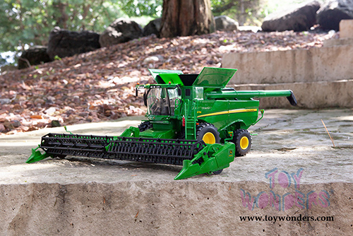 Tomy ERTL Prestige Collection - John Deere S790 Combine w/Duals, and Grain & Corn Heads (1/32 scale diecast model car, Green) 45617