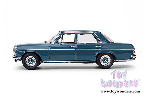 Sun Star Platinum - Mercedes-Benz Strich 8 Saloon (1968, 1/18 scale diecast model car, Light Blue) 4573