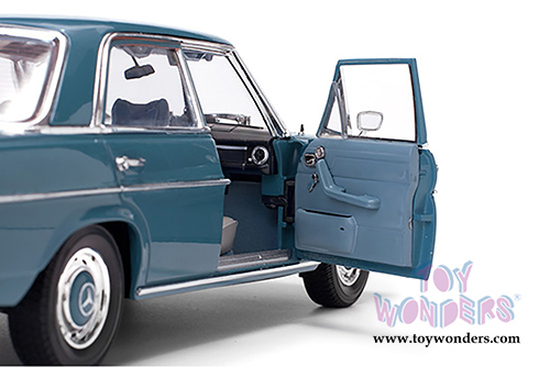 Sun Star Platinum - Mercedes-Benz Strich 8 Saloon (1968, 1/18 scale diecast model car, Light Blue) 4573
