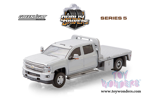 Greenlight - Dually Drivers Series 5 | Chevrolet&reg; Silverado 3500 Dually Flat Bed (2015, 1/64 scale diecast model car, Silver Ice) 46050A/48