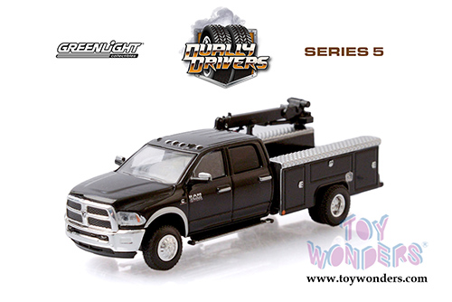 Greenlight - Dually Drivers Series 5 | Ram 3500 Laramie Dually Crane Truck (2018, 1/64 scale diecast model car, Brilliant Black) 46050B/48