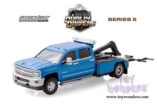 Greenlight - Dually Drivers Series 5 | Chevrolet&reg; Silverado 3500 Dually Wrecker Tow Truck (2018, 1/64 scale diecast model car, Blue) 46050D/48