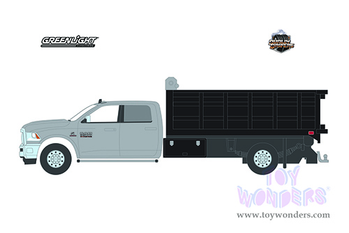 Greenlight - Dually Drivers Series 8 | Ram 3500 Dually Landscaper Dump Truck (2018, 1/64 scale diecast model car, Silver/Black) 46080E/48