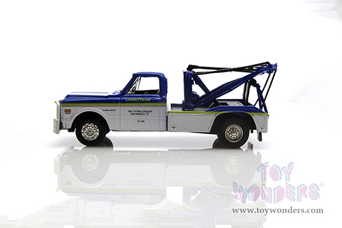 Greenlight - Dually Drivers Series 10 | Chevrolet® C-30 Dually Wrecker Truck - Goodyear Tire Testing Division (1972, 1/64 scale diecast model car, White and Blue with Yellow Stripes) 46100B/48