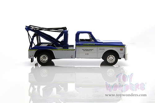 Greenlight - Dually Drivers Series 10 | Chevrolet® C-30 Dually Wrecker Truck - Goodyear Tire Testing Division (1972, 1/64 scale diecast model car, White and Blue with Yellow Stripes) 46100B/48