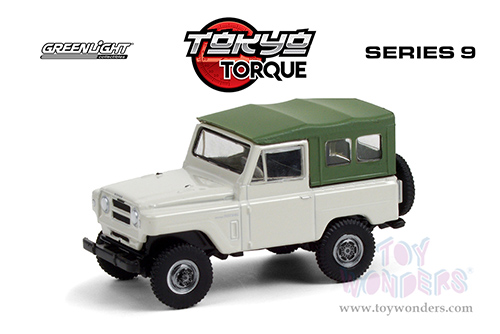 Greenlight - Tokyo Torque Series 9 | Nissan Patrol 60 (1973, 1/64 scale diecast model car, Tan/Green) 47070D/48