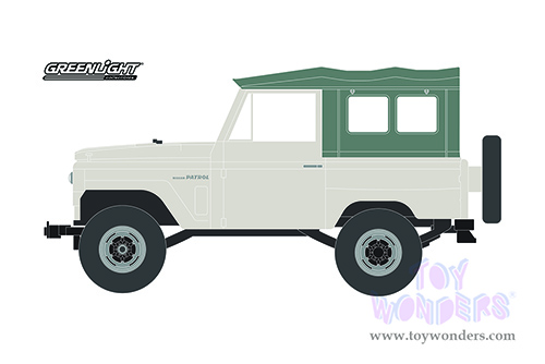 Greenlight - Tokyo Torque Series 9 | Nissan Patrol 60 (1973, 1/64 scale diecast model car, Tan/Green) 47070D/48