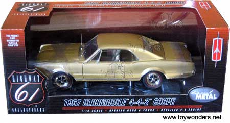 Highway 61 - Oldsmobile 4-4-2 Coupe (1967, 1:18, Gold)