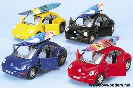 Kinsmart - Volkswagen New Beetle w/Surfboard (1:32, Asstd.) 5028DS