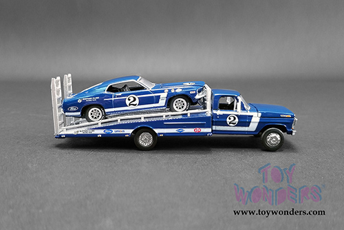 Greenlight/ACME - Dan Gurney's | Ford F-350 #2 Ramp Truck with 1969 Ford Mustang Boss 302 Trans Am #2 (1/64 scale diecast model car, Blue) 51268