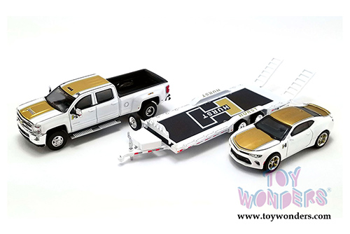 Greenlight/ACME - Hurst Performance | 2018 Chevrolet&reg; 3500 Dually Pick-Up Truck with 2018 Chevrolet&reg; Camaro&reg; SS and HD Trailer (1/64 scale diecast model car, Gold/White) 51323