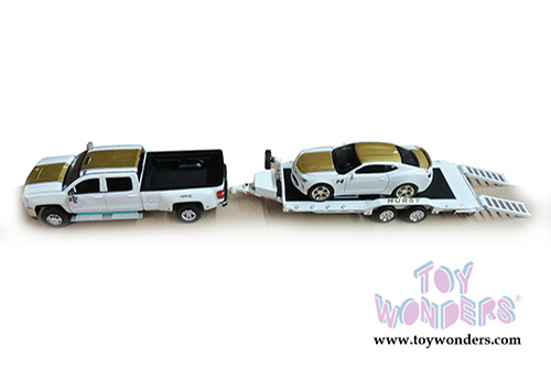 Greenlight/ACME - Hurst Performance | 2018 Chevrolet&reg; 3500 Dually Pick-Up Truck with 2018 Chevrolet&reg; Camaro&reg; SS and HD Trailer (1/64 scale diecast model car, Gold/White) 51323