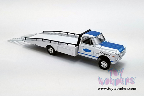 Greenlight/ACME - 1967 Chevrolet&reg; C-30 Ramp Truck with 1970 Chevrolet&reg; Trans Am Camaro&reg; #1 (1/64 scale diecast model car, White/Blue) 51344