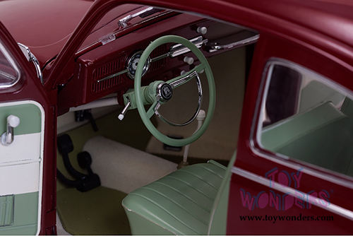 Sun Star - Volkswagen Beetle Saloon Hard Top (1961, 1/12 scale diecast model car, Ruby Red) 5210