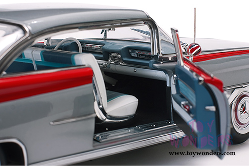 Sun Star Platinum - Oldsmobile "98" Hardtop (1959, 1/18 scale diecast model car, Silver Mist/Cardinal Red) 5243