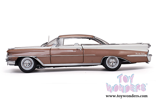 Sun Star Platinum - Oldsmobile "98" Hardtop (1959, 1/18 scale diecast model car, Bronze Mist/Polaris White) 5244