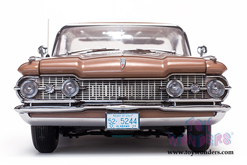 Sun Star Platinum - Oldsmobile "98" Hardtop (1959, 1/18 scale diecast model car, Bronze Mist/Polaris White) 5244