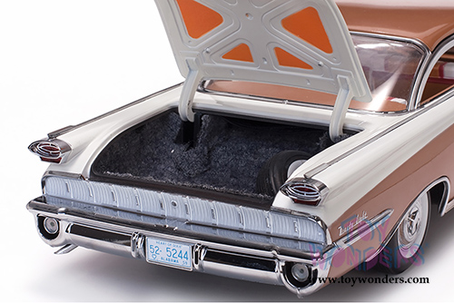 Sun Star Platinum - Oldsmobile "98" Hardtop (1959, 1/18 scale diecast model car, Bronze Mist/Polaris White) 5244