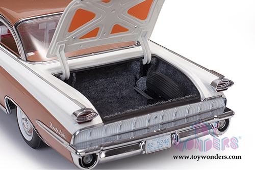 Sun Star Platinum - Oldsmobile "98" Hardtop (1959, 1/18 scale diecast model car, Bronze Mist/Polaris White) 5244