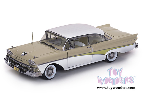 Sun Star Platinum - Ford Fairlane 500 Hardtop (1958, 1/18 scale diecast model car, Colonial White/Desert Beige) 5273