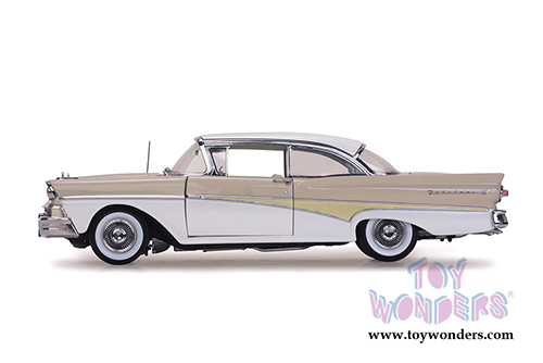 Sun Star Platinum - Ford Fairlane 500 Hardtop (1958, 1/18 scale diecast model car, Colonial White/Desert Beige) 5273