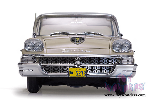 Sun Star Platinum - Ford Fairlane 500 Hardtop (1958, 1/18 scale diecast model car, Colonial White/Desert Beige) 5273