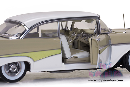 Sun Star Platinum - Ford Fairlane 500 Hardtop (1958, 1/18 scale diecast model car, Colonial White/Desert Beige) 5273