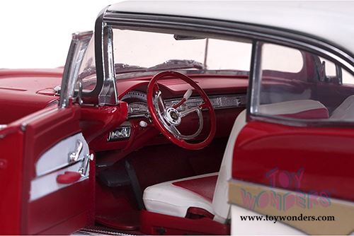 Sun Star Platinum - Ford Fairlane 500 Hard Top (1958, 1/18 scale diecast model car, Colonial White/Torch Red) 5274