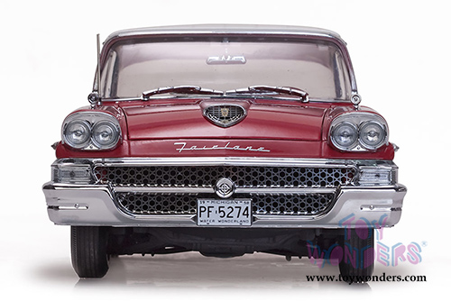 Sun Star Platinum - Ford Fairlane 500 Hard Top (1958, 1/18 scale diecast model car, Colonial White/Torch Red) 5274