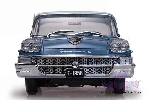 Sun Star Platinum - Ford Fairlane "Around The World" Hard Top (1958, 1/18 scale diecast model car, Colonial White/Silverstone Blue) 5283