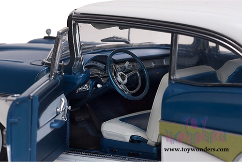 Sun Star Platinum - Ford Fairlane "Around The World" Hard Top (1958, 1/18 scale diecast model car, Colonial White/Silverstone Blue) 5283