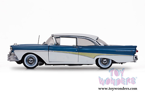 Sun Star Platinum - Ford Fairlane "Around The World" Hard Top (1958, 1/18 scale diecast model car, Colonial White/Silverstone Blue) 5283