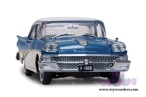 Sun Star Platinum - Ford Fairlane "Around The World" Hard Top (1958, 1/18 scale diecast model car, Colonial White/Silverstone Blue) 5283