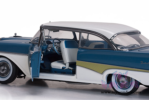 Sun Star Platinum - Ford Fairlane "Around The World" Hard Top (1958, 1/18 scale diecast model car, Colonial White/Silverstone Blue) 5283