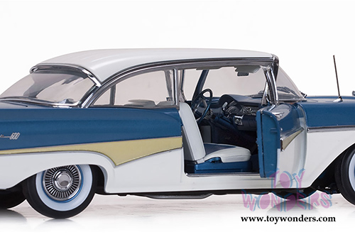 Sun Star Platinum - Ford Fairlane "Around The World" Hard Top (1958, 1/18 scale diecast model car, Colonial White/Silverstone Blue) 5283