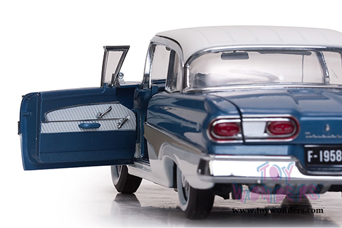 Sun Star Platinum - Ford Fairlane "Around The World" Hard Top (1958, 1/18 scale diecast model car, Colonial White/Silverstone Blue) 5283